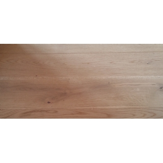 Korková dilatace na dřevěné podlaze